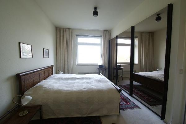 ... Schlafzimmer mit Einbauschrank