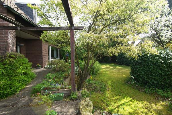 KR-TRAAR! Klassisches freistehendes Einfamilienhaus in bester Wohnlage