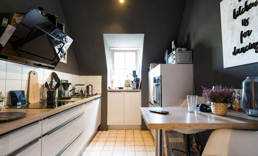 Krefeld-Bismarckviertel: Gemütliche Dachgeschosswohnung mit 3 Zimmern und Einbauküche! - Photo 3