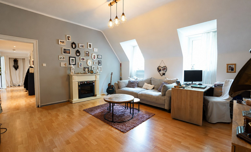 Krefeld-Bismarckviertel: Gemütliche Dachgeschosswohnung mit 3 Zimmern und Einbauküche! - Photo 1