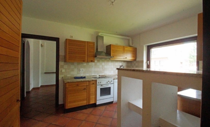 ...geräumiger Küchenbereich