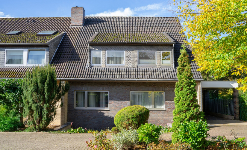 Raumwunder in Stadtwaldnähe! Großzügige Einfamilien-Doppelhaushälfte mit Sonnengarten in Bestlage!