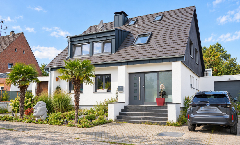 Krefeld-Fischeln! Modernisierter Familientraum mit 1.000m² Grundstück in idyllischer Feldrandlage!