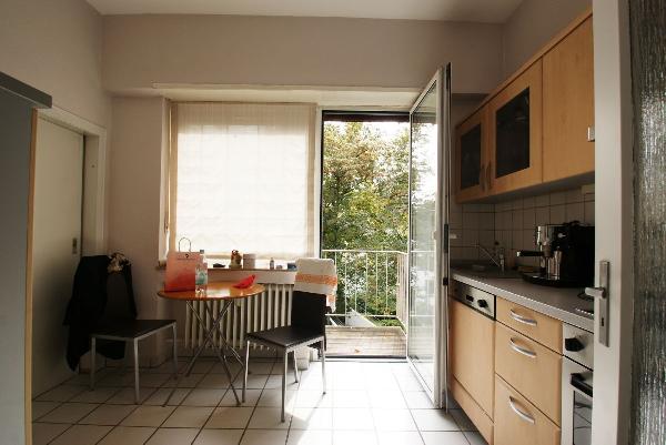 ..Küche mit kleinem Balkon