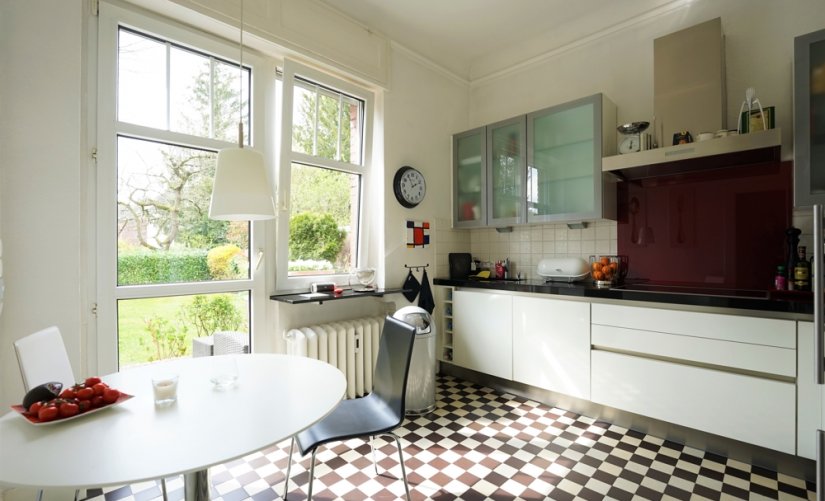 Küchenbereich mit Terrassenzugang