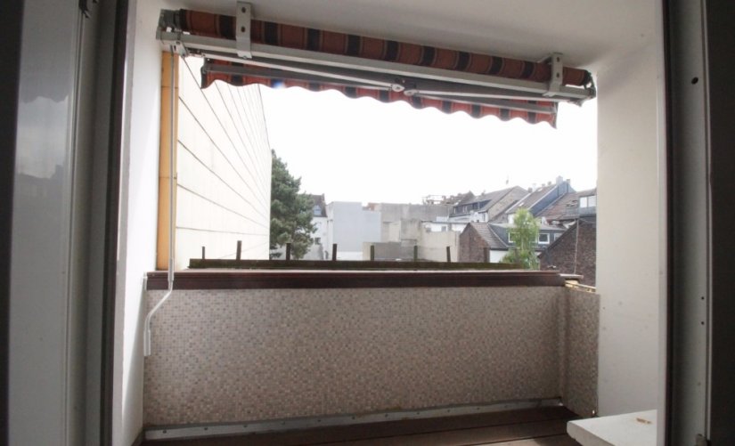 mit Balkon!