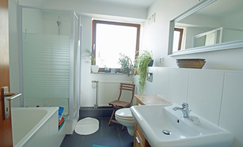 modernes Badezimmer