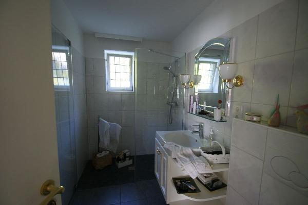 modernes Duschbad im EG