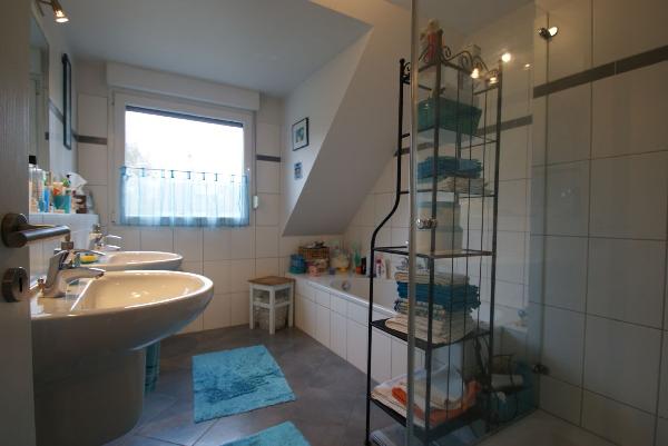 ...modernes Tageslichtbad