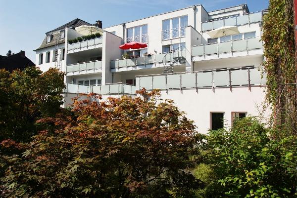 ...Rückansicht im Sommer