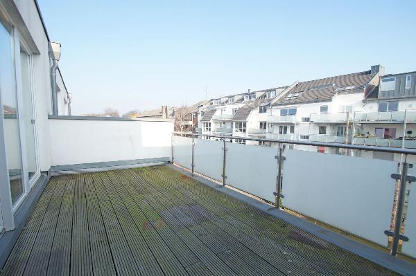 ...Sonnenbalkon mit Bangkirai