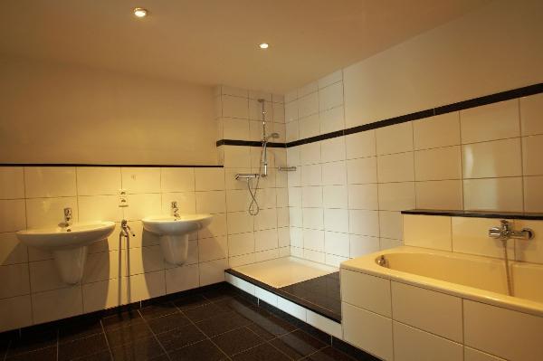 ...top modernes Haupt-Bad