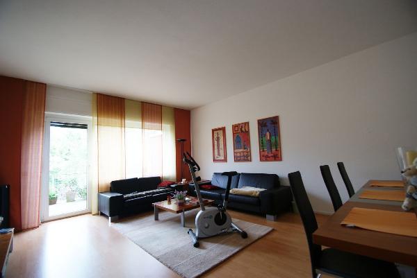 Wohnraum mit großem Balkon