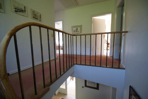 zu den Schlafräumen